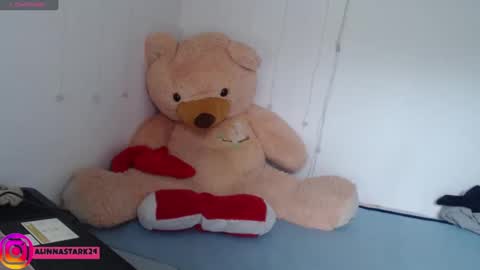 Anahi Browns online show from 24, 2, 2025