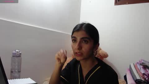 Anahi Browns online show from 10, 4, 2026