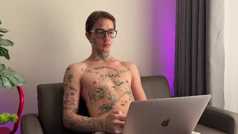 Snapshot of anahori_simon chatting on 4, 7, 2026 simon online show from 4, 7, 2026