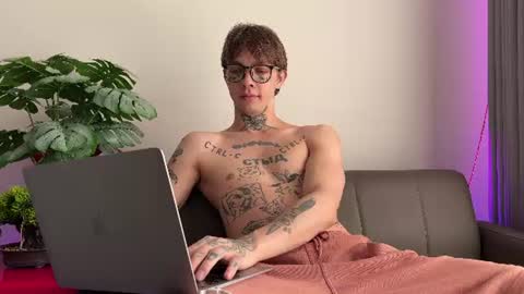 Snapshot of anahori_simon chatting on 13, 7, 2026 simon online show from 13, 7, 2026