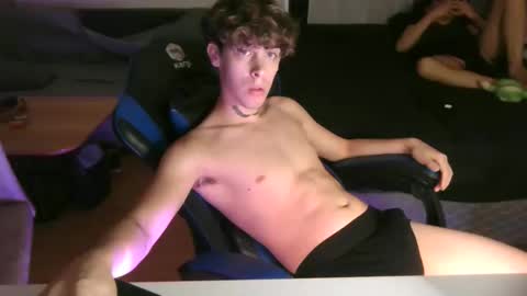 Snapshot of andertwink chatting on 15, 4, 2026 andertwink online show from 15, 4, 2026