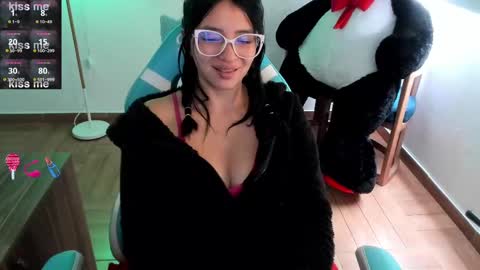 Snapshot of andrea_bonnie chatting on 4, 3, 2025 andrea_bonnie online show from 4, 3, 2025