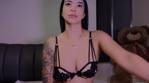 Snapshot of andrea_torres_ chatting on 5, 5, 2026 online show from 5, 5, 2026