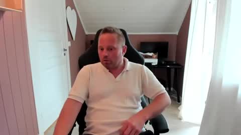 Snapshot of andreast46 chatting on 25, 7, 2026 andreast46 online show from 25, 7, 2026