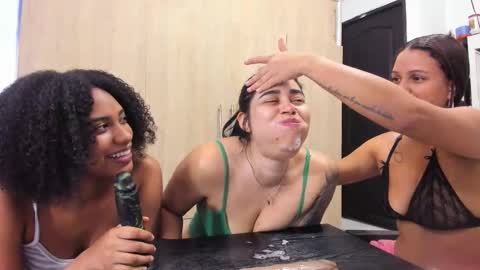 Snapshot of andreitatruji chatting on 9, 9, 2025 yudith online show from 9, 9, 2025