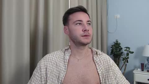 Snapshot of andrew2305 chatting on 28, 9, 2025 Justin Andrew online show from 28, 9, 2025