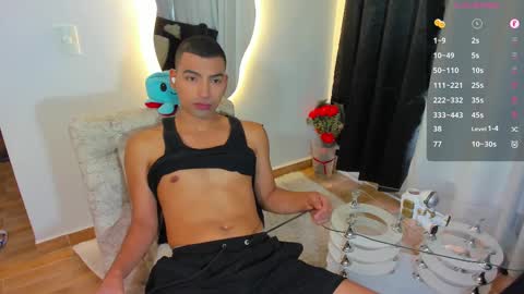 Andrew Jones Independient model  online show from 21, 2, 2025