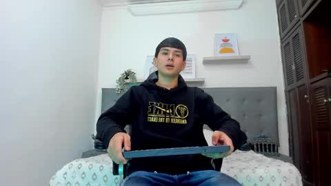 Snapshot of andrew_restrepo chatting on 4, 3, 2026 andrew restrepo online show from 4, 3, 2026