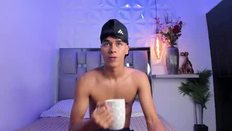 Snapshot of andrewortix chatting on 10, 3, 2025 AndreWortix online show from 10, 3, 2025