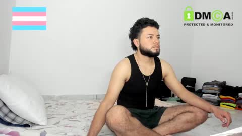 Snapshot of androgynous_love chatting on 22, 1, 2025 hugeclit online show from 22, 1, 2025