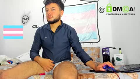 Snapshot of androgynous_love chatting on 8, 3, 2025 hugeclit online show from 8, 3, 2025