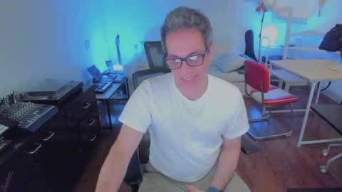 Snapshot of andy0pandi chatting on 22, 9, 2025 Andrew online show from 22, 9, 2025