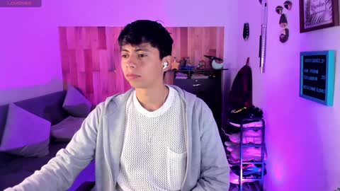 andy_guez_11 online show from 7, 12, 2024