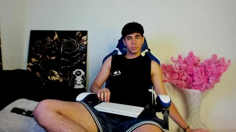 Snapshot of andy_wood1 chatting on 8, 4, 2026 andy_wood1 online show from 8, 4, 2026