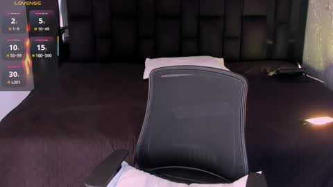 Snapshot of andywiills chatting on 28, 10, 2025 Andy online show from 28, 10, 2025