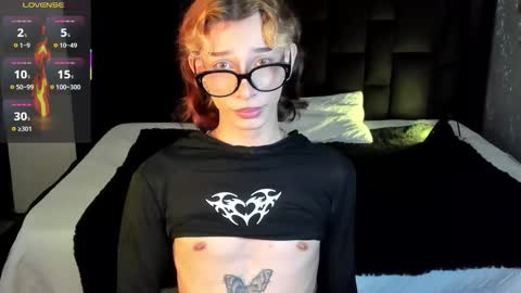 Snapshot of andywiills chatting on 28, 11, 2025 Andy online show from 28, 11, 2025