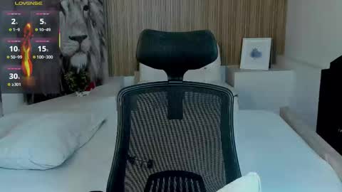 Snapshot of andywiills chatting on 18, 12, 2025 Andy online show from 18, 12, 2025