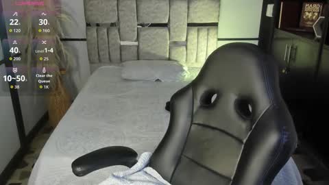 Snapshot of andywiills chatting on 19, 12, 2025 Andy online show from 19, 12, 2025