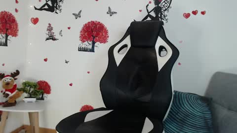 Angel Curl online show from 5, 2, 2025