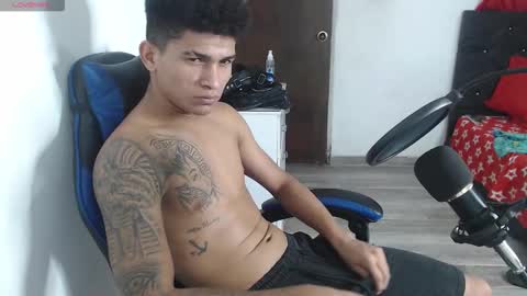 Snapshot of angel_latinguy chatting on 19, 10, 2025 Angel online show from 19, 10, 2025