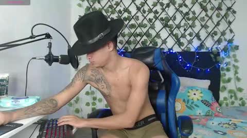 Snapshot of angel_latinguy chatting on 1, 11, 2025 Angel online show from 1, 11, 2025