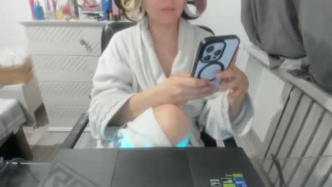 Snapshot of angel_lee__ chatting on 17, 1, 2025 angel_lee__ online show from 17, 1, 2025