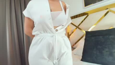 Snapshot of angel_perverted1 chatting on 31, 3, 2026 Nicolle online show from 31, 3, 2026