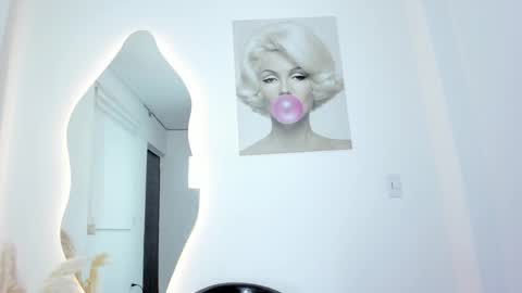 Juanita Florez online show from 5, 1, 2025