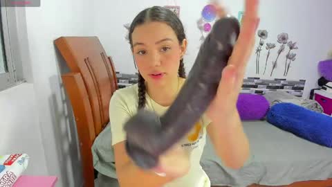 Snapshot of angela_hank2_ chatting on 14, 5, 2026 ANGELA online show from 14, 5, 2026