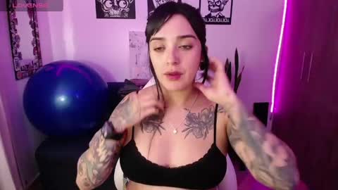 Snapshot of angela_lauren chatting on 13, 4, 2026 Angela online show from 13, 4, 2026
