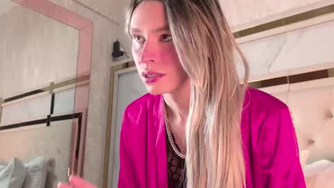 Snapshot of angela_white22 chatting on 5, 5, 2026 angela_white22 online show from 5, 5, 2026