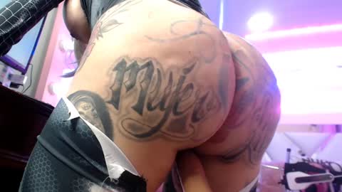 Snapshot of angelacianuro_2 chatting on 30, 12, 2024 Angela Cianuro online show from 30, 12, 2024