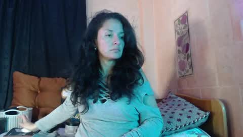Snapshot of angelamaturevip chatting on 1, 5, 2026 Angela online show from 1, 5, 2026