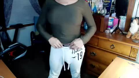 Snapshot of angelbaby11986 chatting on 24, 4, 2026 Angela Longcock online show from 24, 4, 2026