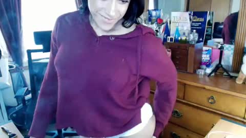 Snapshot of angelbaby11986 chatting on 26, 4, 2026 Angela Longcock online show from 26, 4, 2026