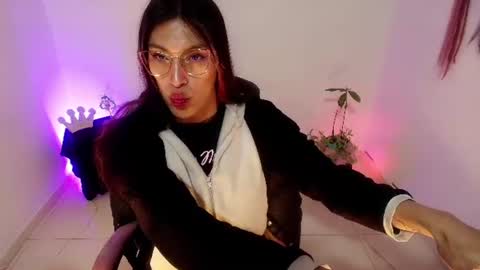Snapshot of angele_johnson chatting on 19, 7, 2026 angele online show from 19, 7, 2026
