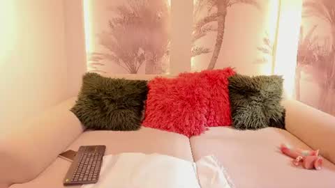 Angelie Rose  online show from 25, 7, 2026