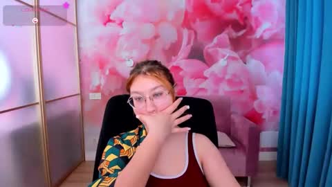 Snapshot of angelinalow chatting on 8, 2, 2026 AngelinaLow online show from 8, 2, 2026