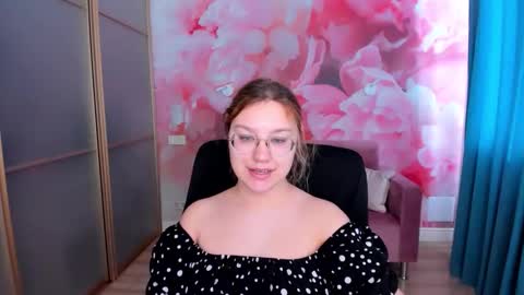 Snapshot of angelinalow chatting on 1, 3, 2026 AngelinaLow online show from 1, 3, 2026