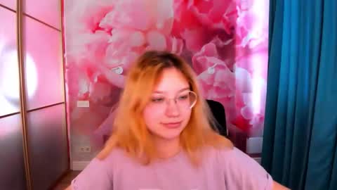 AngelinaLow online show from 10, 3, 2026