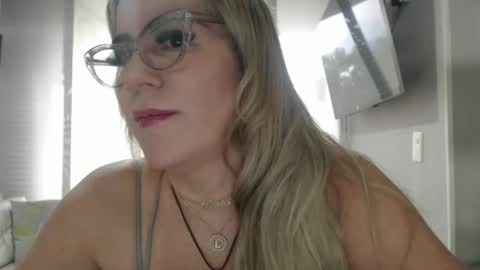angelinna_12 online show from 2, 10, 2025