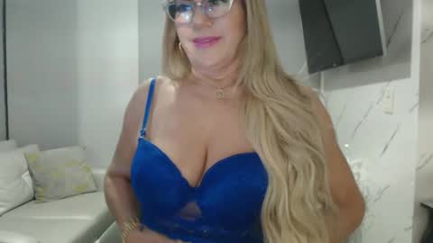 angelinna_12 online show from 12, 1, 2026