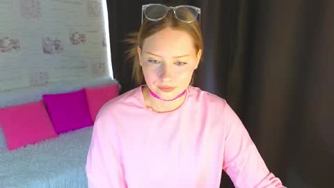 Snapshot of angellisss chatting on 9, 10, 2025 Cutie online show from 9, 10, 2025