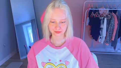 Snapshot of angellisss chatting on 14, 7, 2026 Cutie online show from 14, 7, 2026