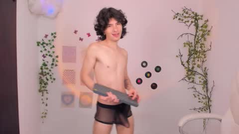 Snapshot of angelo_duarte chatting on 30, 9, 2025 Angel online show from 30, 9, 2025