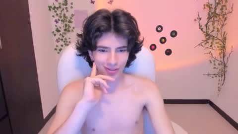 Snapshot of angelo_duarte chatting on 25, 10, 2025 Angel online show from 25, 10, 2025