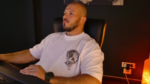 Snapshot of angeloeric chatting on 23, 7, 2026 BlackWolf online show from 23, 7, 2026