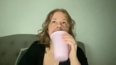 Snapshot of angeloflight273360 chatting on 18, 12, 2025 Angel of Light online show from 18, 12, 2025