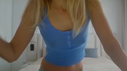 Snapshot of angelsquirting chatting on 17, 5, 2026 Alesia online show from 17, 5, 2026