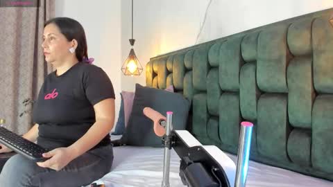 ANGIE online show from 4, 10, 2025